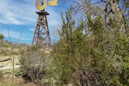 Een farm mill in Langtry op de grens met Mexico